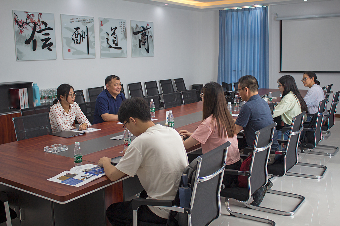 南京航空航天大學(xué)張教授一行調(diào)研南京首塑 南京航空航天大學(xué)張教授一行調(diào)研南京首塑